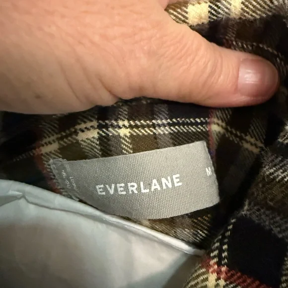Everlane slightly cropped, boxy flannel, medium - Picture 2 of 6